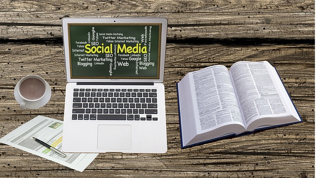 10 Textbook Strategies for Social Media in Higher Education