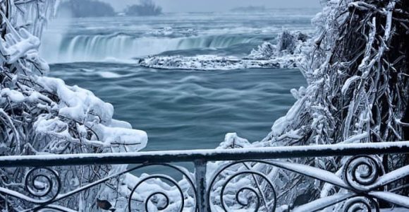 Extreme Cold Transforms Niagara Falls Into a Frozen Winter Wonderland