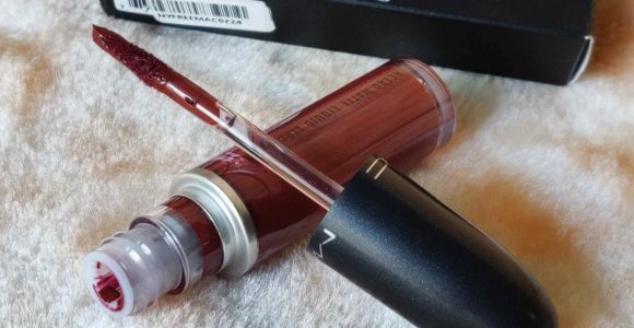 MAC Retro Matte Liquid Lipstick Carnivorous – Review and Swatches