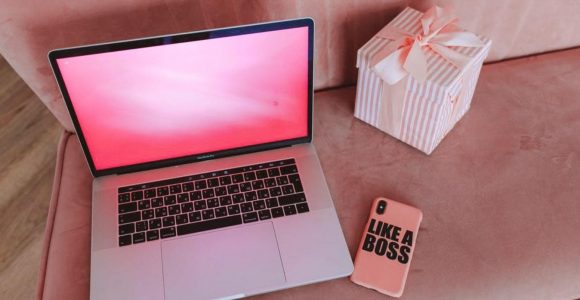 Blogger Gift Guide: Practical Gifts for Bloggers