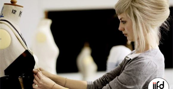 Highlighting Features Of Fashion Designing Courses